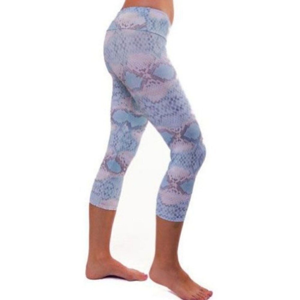 Onzie Women's Snake Print Cropped Yoga Pants Size Medium